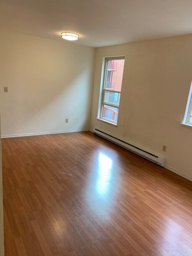 Foto del edificio - 4230 NE 8th Ave
