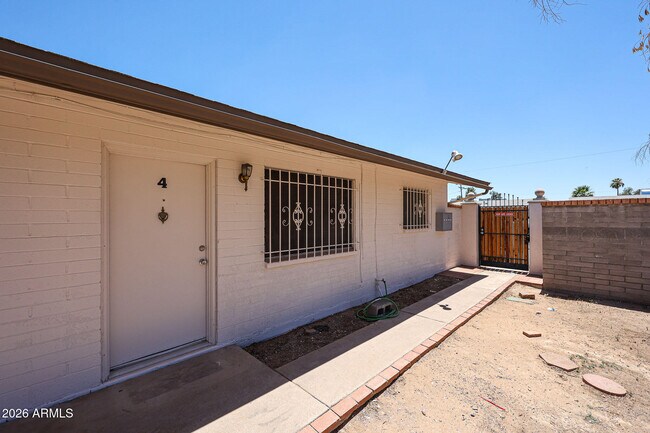 Building Photo - 2226 W Heatherbrae Dr
