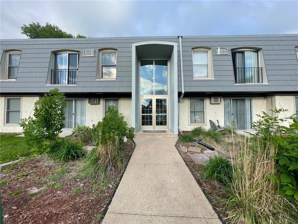 813 11th Ave S Unit 6, Hopkins, MN 55343 Condo for Rent in Hopkins, MN