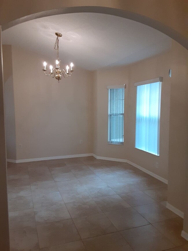 Building Photo - Beautiful 3 Bedroom Near The SunCoast Parkway