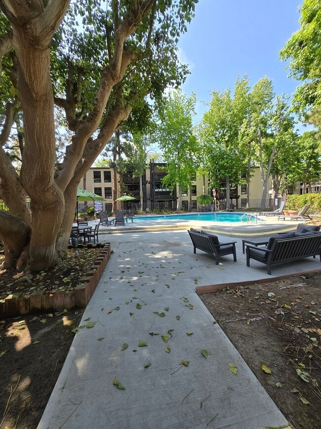 Building Photo - 3 Bedroom Apartment near to LMU, minutes t...