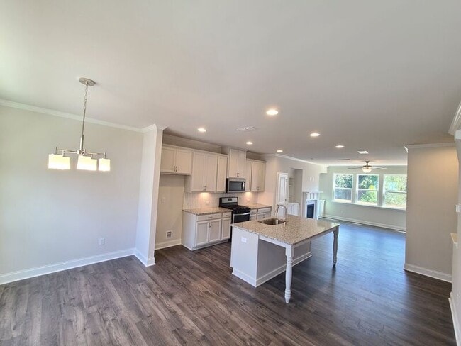 Photo - 1608 Falcon Crest Way House