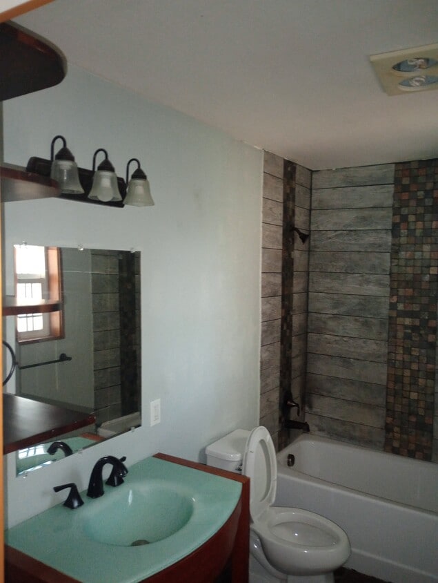 Bathroom - 3921 E 15th Ave