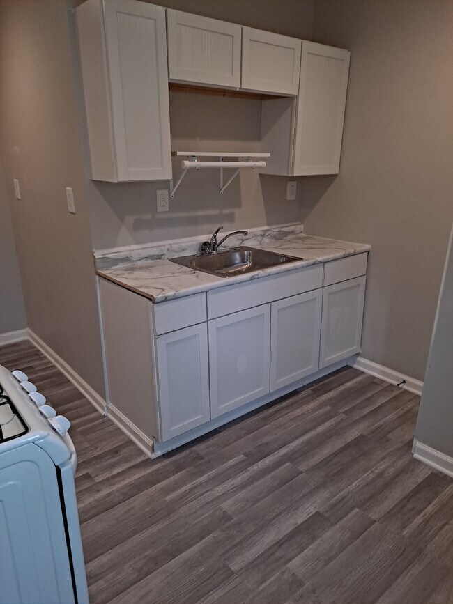 Updated kitchen - 16544 Plymouth Rd