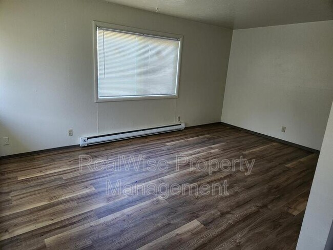 Foto del edificio - 212 SE Lane Ave