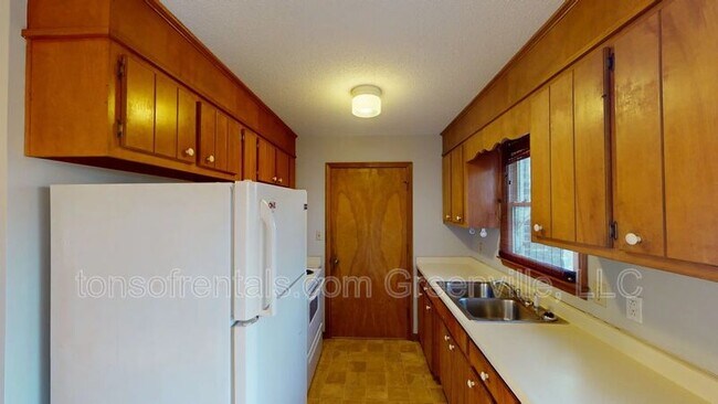 Foto del edificio - 227 Cedar Crest Rd