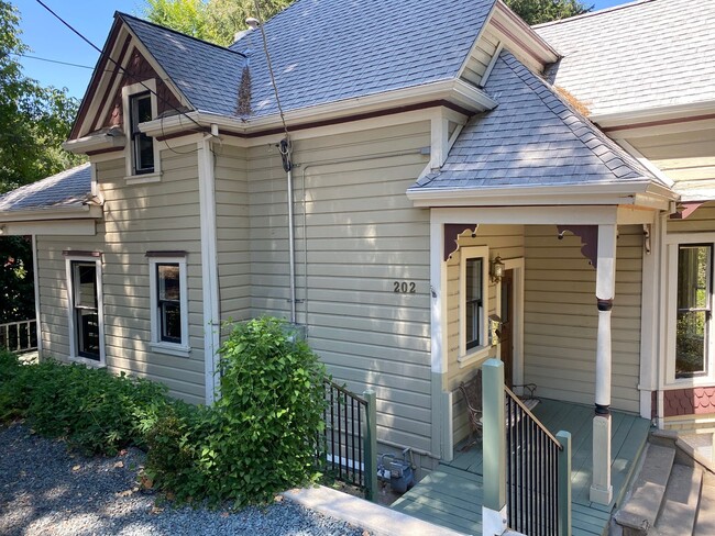 Building Photo - 202 Prospect St