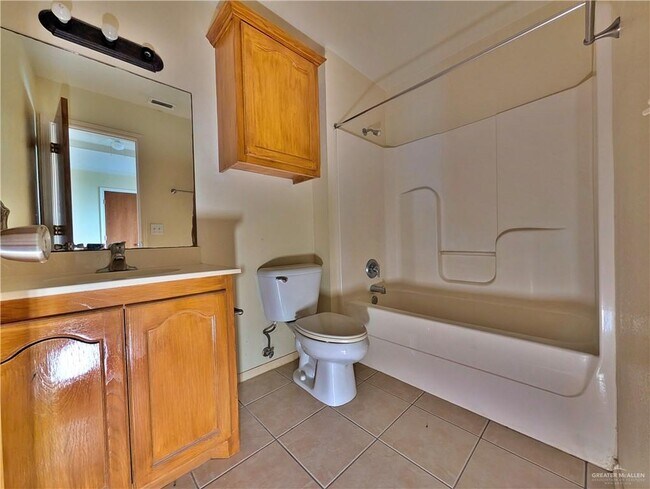 Building Photo - 7 French Ave