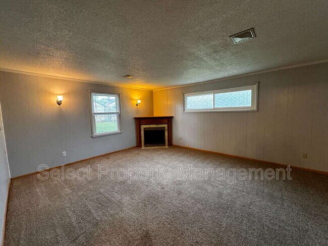 Building Photo - 1644 Circle Dr