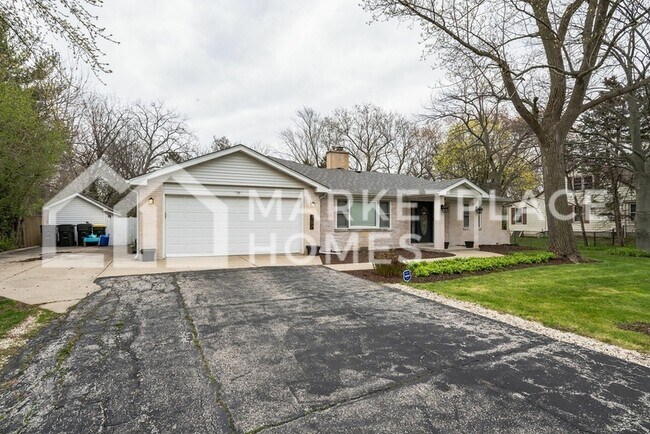 Building Photo - 307 N Schoenbeck Rd