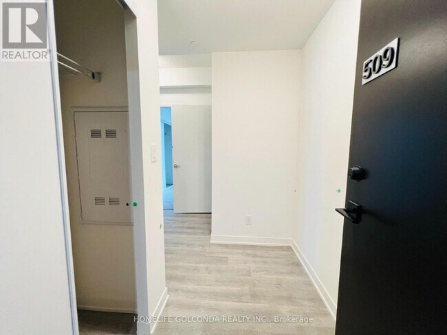 Photo du bâtiment - 8119 Birchmount Rd