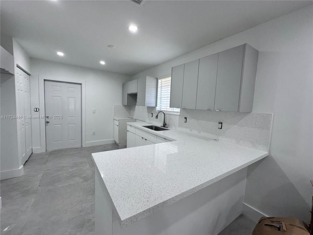 Foto principal - 2 bedroom in North Miami FL 33161