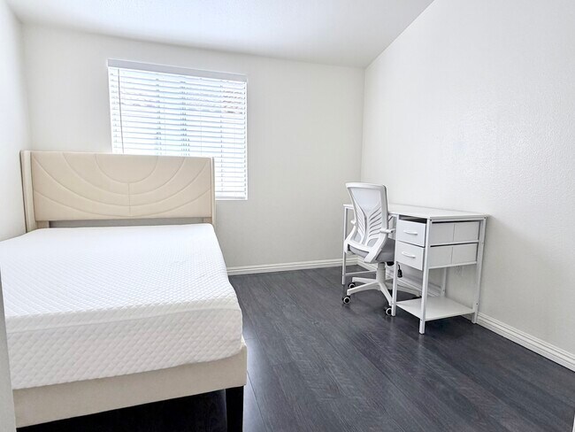 Foto del edificio - 12943 Homestead Pl