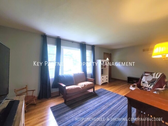 Building Photo - 6703 NW Evelyn - Beautiful Brick Ranch!