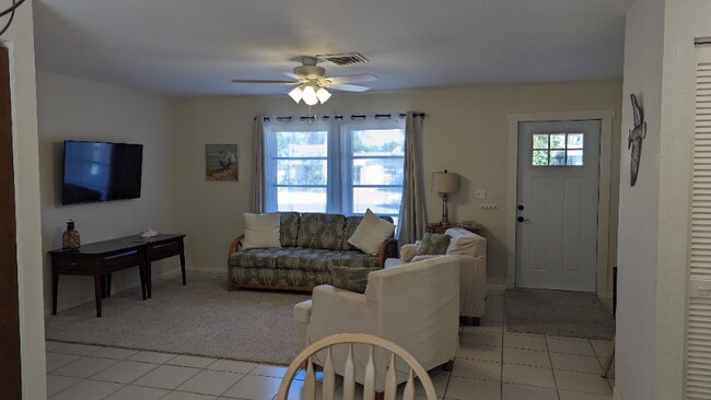 Foto del edificio - 617 Indiana Ave