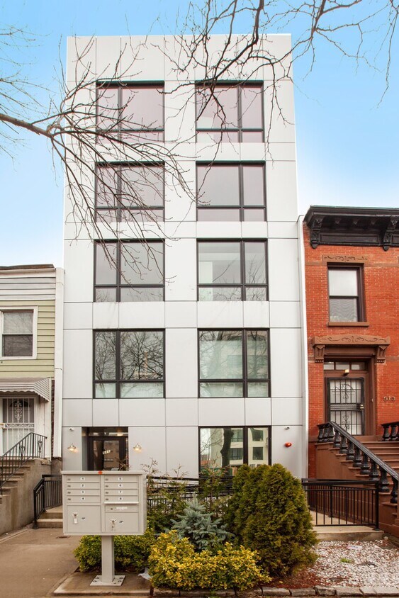 Building Photo - 511 Herkimer St