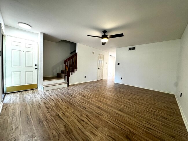 Sala de estar - 2058 Owasso St