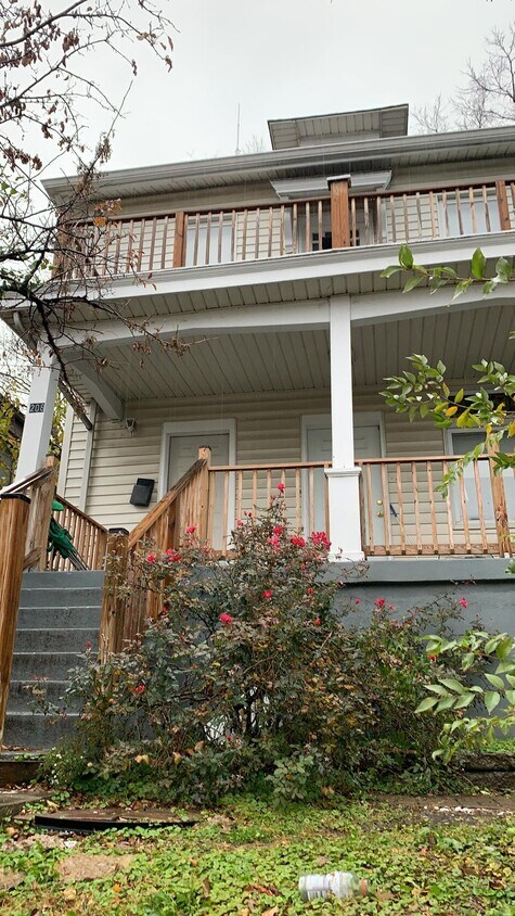Primary Photo - 208 Hastings St