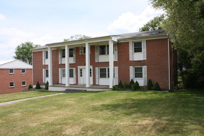 Front - 1545 W Main St