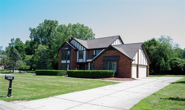 Building Photo - 6651 Arlington Dr