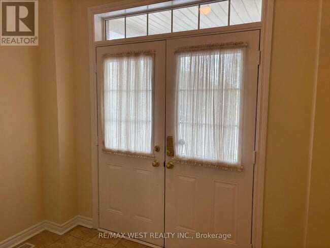 Building Photo - 12 Haviland Cir