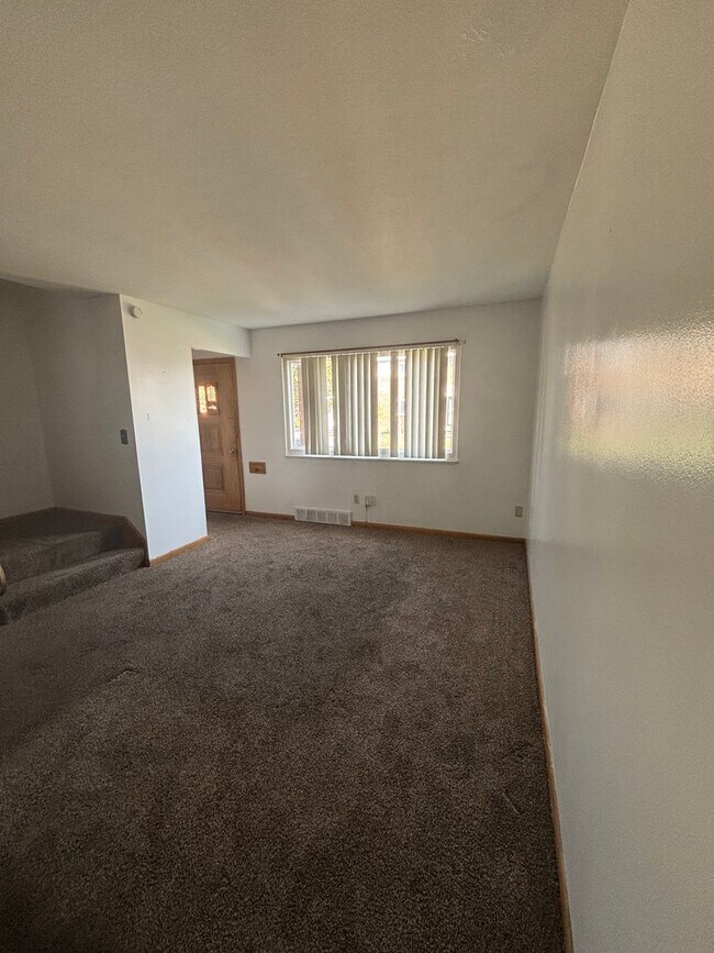 Foto del edificio - Maple Heights Townhome Section 8