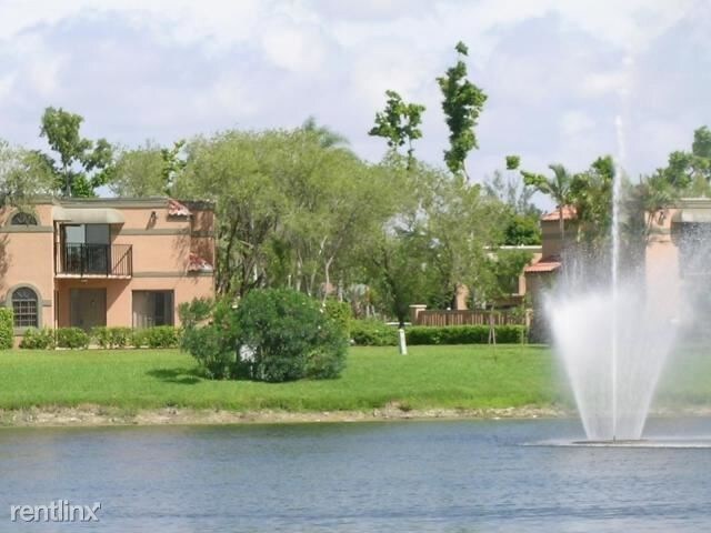 Building Photo - 3 br, 3 bath Townhome - 8230 Severn Dr Apt C