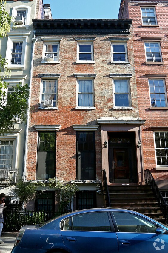 Building Photo - 349 W 22nd St
