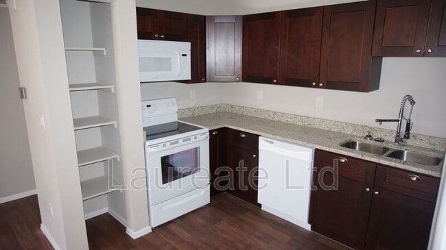 Foto del edificio - 2995 W Yale Ave