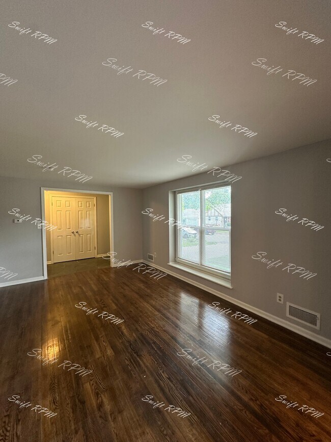 Foto del edificio - 9805 Carter Dr