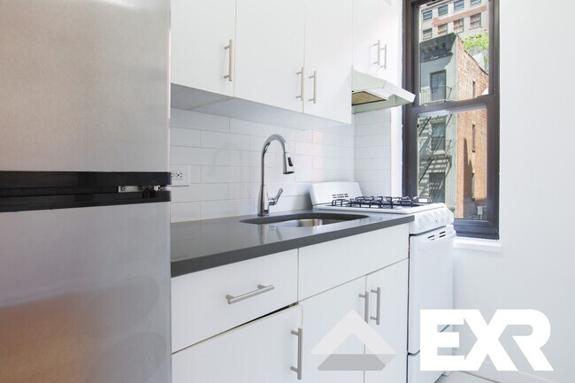 Building Photo - 162 E 55th St