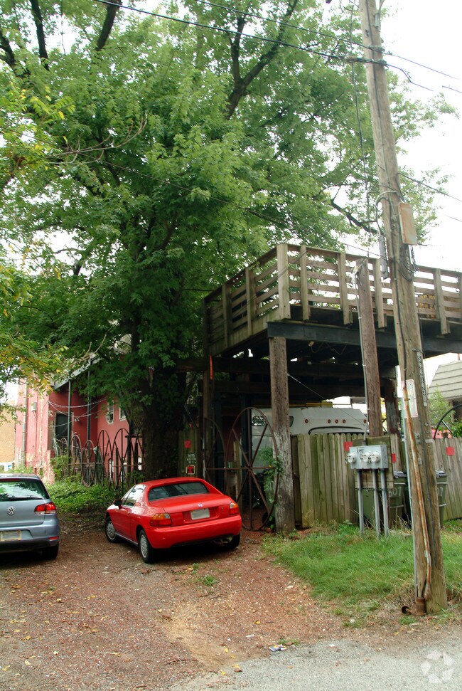 Building Photo - 307 W Grace St