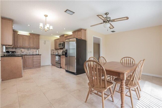 Foto del edificio - 568 SW 169th Terrace