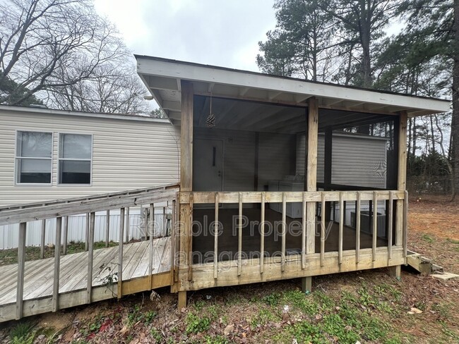 Foto del edificio - 120 Buffalo Acres Ln