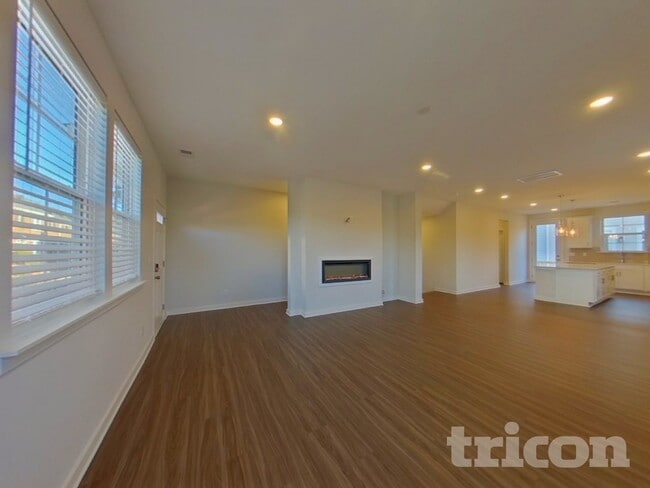 Building Photo - 13869 Hill St