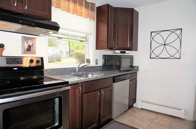 Building Photo - 1465 Hooksett Rd. Unit 123