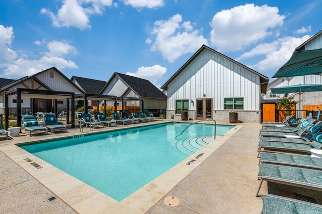 Building Photo - Adair