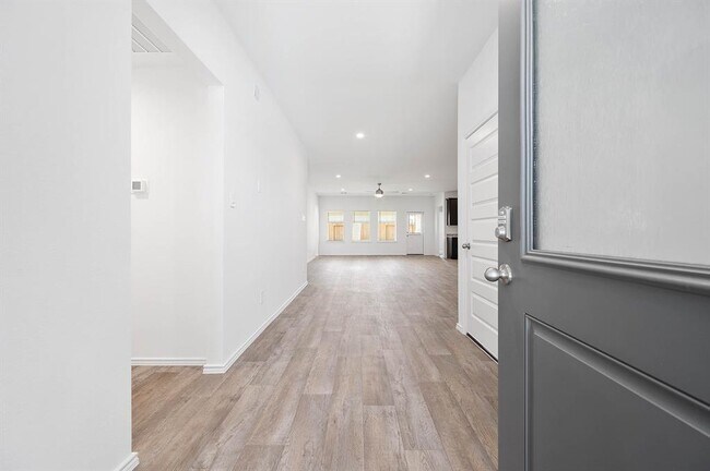 Foto del edificio - 7414 Plns Ldg Ln