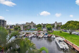 Building Photo - 4 Royal Palm Way