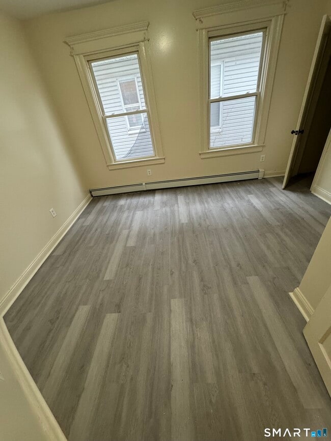 Foto del edificio - 304 Shelton Ave