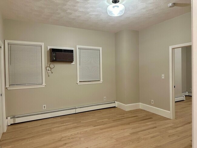 Building Photo - 481 Sumner St