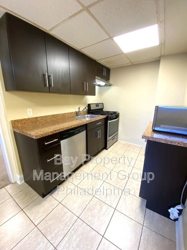 Foto del edificio - 437 W School House Ln
