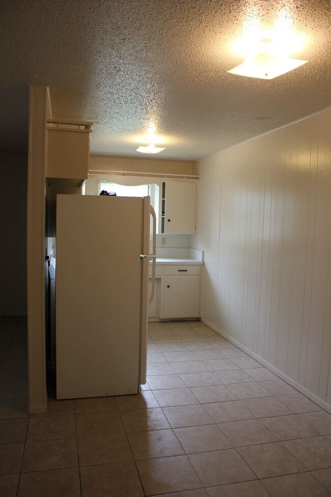 Building Photo - 303 E Avenue A