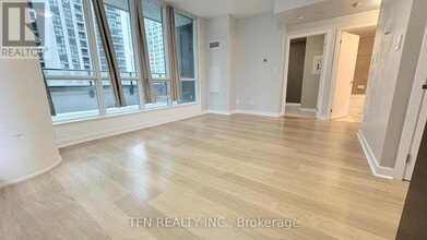 Building Photo - 33 Bay St.