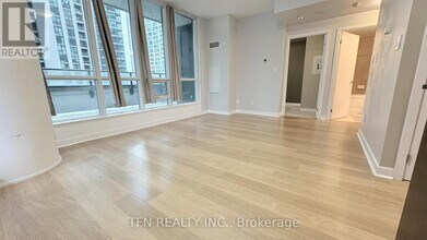 Building Photo - 33 Bay St.