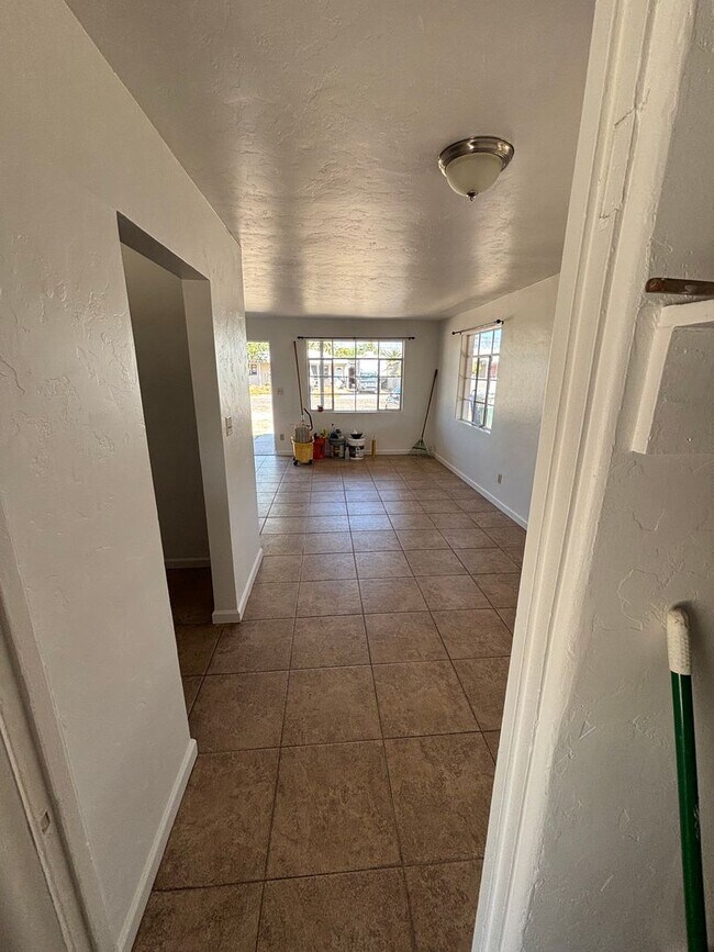 Building Photo - Great Rental Ready for You