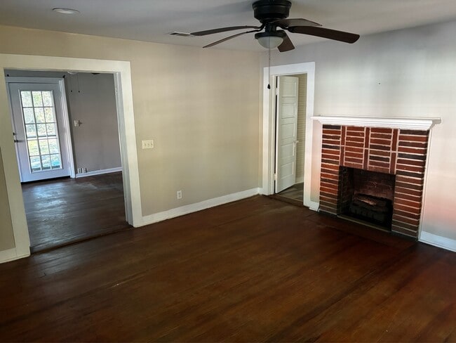 Foto del edificio - 704 N Main St