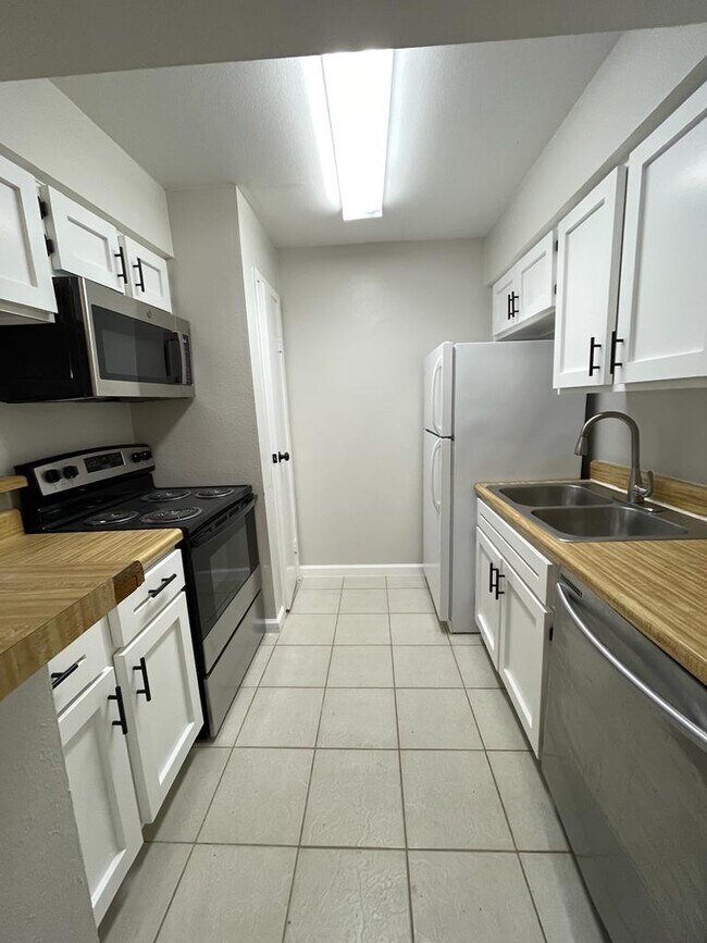 kitchen - 6001 Reims Rd