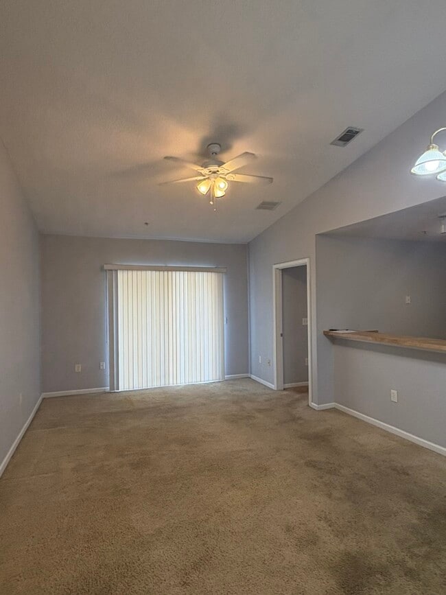 Foto del edificio - 7920 Merrill Rd