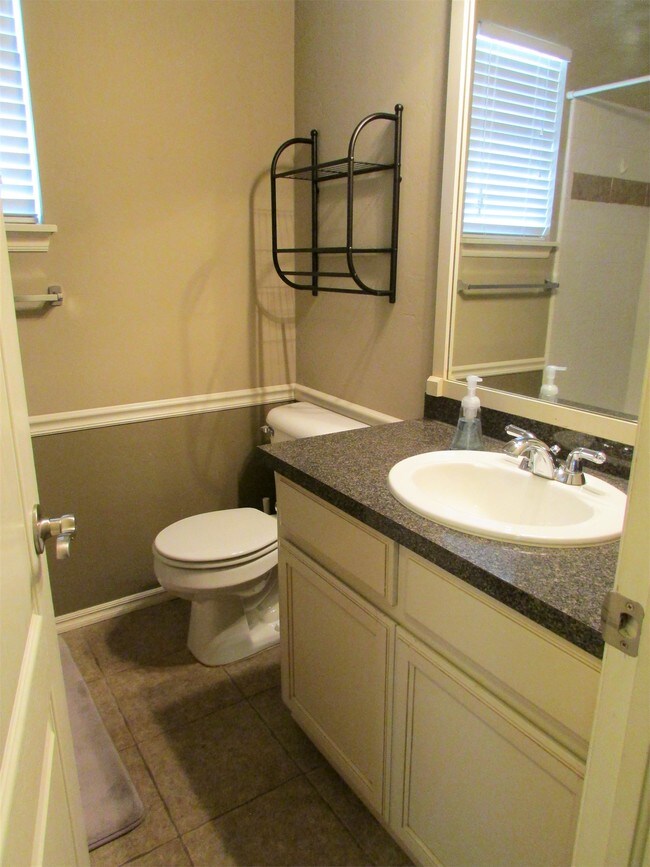 Building Photo - 16601 Covington Manor